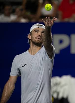 (250301) -- ACAPULCO, March 1, 2025 -- Tomas Machac of the Czech Republic serves during the singles semifinal match against Nakashima Brandon of the United States at the 2025 ATP, Tennis Herren Mexican Open tennis tournament in Acapulco, Mexico, Feb. 28, 2025. ) (SP)MEXICO-ACAPULCO-TENNIS-ATP-MEXICAN OPEN-SINGLES-SEMIFINAL LixMengxin 