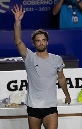 (250301) -- ACAPULCO, March 1, 2025 -- Tomas Machac of the Czech Republic gestures to the audience after the singles semifinal match against Nakashima Brandon of the United States at the 2025 ATP, Tennis Herren Mexican Open tennis tournament in Acapulco, Mexico, Feb. 28, 2025. ) (SP)MEXICO-ACAPULCO-TENNIS-ATP-MEXICAN OPEN-SINGLES-SEMIFINAL LixMengxin 