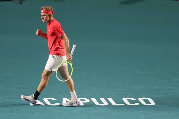 (250301) -- ACAPULCO, March 1, 2025 -- Alejandro Davidovich Fokina of Spain reacts during the singles semifinal match against Denis Shapovalov of Canada at the 2025 ATP, Tennis Herren Mexican Open tennis tournament in Acapulco, Mexico, Feb. 28, 2025. (Photo by Francisco Canedo Xinhua) (SP)MEXICO-ACAPULCO-TENNIS-ATP-MEXICAN OPEN-SINGLES-SEMIFINAL FuxLangxisike¡¤kanieduo 