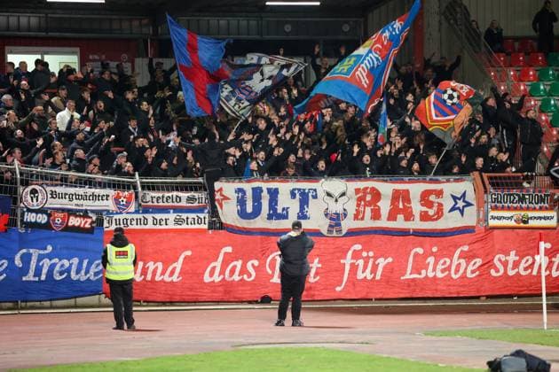 KFC Uerdingen fans in Oberhausen 28 02 2025 Support of the KFC Uerdingen fans, Ultras Krefeld in the guest block, Kanalkurve in Oberhausen Rot Weiß Oberhausen against KFC Uerdingen on February 28, 2025 at Niederrheinstadion Stadion Niederrhein in Oberhausen Nordrhein Westfalen Germany GER Soccer, 24 Matchday of the Regionalliga season 2024 2025 Final score 2 2 in front of 3 037 spectators