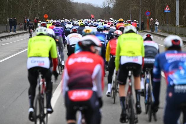 Omloop Het Nieuwsblad 2025 Cycling Race Ninove, Belgium - March 01 : Illustration picture of the start of the race during the Men Elite UCI World Tour 80th Flanders Classics Omloop Het Nieuwsblad cycling race of 197 kms with start in Ghent and finish in Ninove on March 1, 2025 in Ninove, Belgium, 1 03 2025 ( Motordriver Kenny Verfaillie - Ninove Belgium  Copyright: xVincentxKalutx