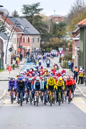 Omloop Het Nieuwsblad 2025 Cycling Race Ninove, Belgium - March 01 : Illustration picture of the peloton during the Men Elite UCI World Tour 80th Flanders Classics Omloop Het Nieuwsblad cycling race of 197 kms with start in Ghent and finish in Ninove on March 1, 2025 in Ninove, Belgium, 1 03 2025 ( Motordriver Kenny Verfaillie - Ninove Belgium  Copyright: xVincentxKalutx