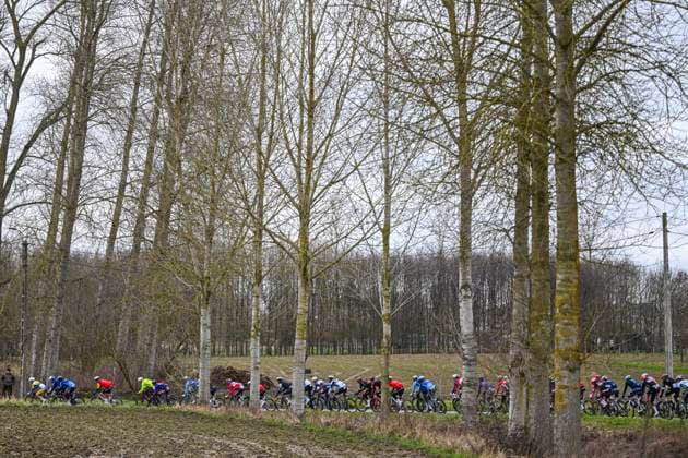 Omloop Het Nieuwsblad 2025 Cycling Race Ninove, Belgium - March 01 : Illustration picture of the peloton during the Men Elite UCI World Tour 80th Flanders Classics Omloop Het Nieuwsblad cycling race of 197 kms with start in Ghent and finish in Ninove on March 1, 2025 in Ninove, Belgium, 1 03 2025 ( Motordriver Kenny Verfaillie - Ninove Belgium  Copyright: xVincentxKalutx