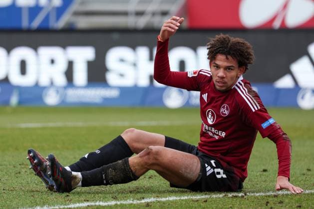 FCN player Janis Antiste 28 gesticulates after an alleged foul, 1 FC Nuernberg vs Hannover 96, Soccer, 2 Bundesliga, 24 Matchday, 01 03 2025 DFB regulations prohibit any use of photographs as image sequences and or quasi video Nuernberg Bayern Germany Copyright: xkolbert-press MartinxAgüerax