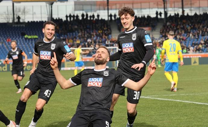 Eintracht BS vs SSV Ulm 1846 Braunschweig, 01 03 2025, Soccer, Season 24 25, 2 Bundesliga, 24 Matchday, Eintracht Braunschweig vs SSV Ulm 1846, Picture shows Ulm celebrating the goal to 1 0 by Lucas Röser SSV, 9 Braunschweig