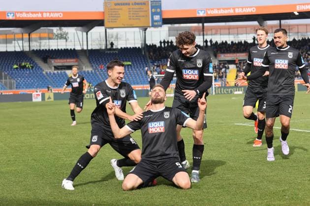 Eintracht BS vs SSV Ulm 1846 Braunschweig, 01 03 2025, Soccer, Season 24 25, 2 Bundesliga, 24 Matchday, Eintracht Braunschweig vs SSV Ulm 1846, Picture shows Ulm celebrating the goal to 1 0 by Lucas Röser SSV, 9 Braunschweig