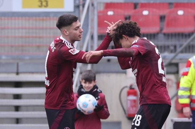 01 03 2025 Soccer Season 2024 2025 2 Soccer Bundesliga 24 Matchday 1 FC Nürnberg FCN Club Hannover 96 H96 Sportfoto Zink DaMa xdaxmax DFL regulations prohibit any use of photographs as image sequences and or quasi video only for editorial use Jubel Freude Torjubel nach Tor zum 1 0 Stefanos Tzimas 9, 1 FC Nürnberg FCN Janis Antiste 28, 1 FC Nürnberg FCN jubelt freut sich Torschütze Stefanos Tzimas 9, 1 FC Nürnberg FCN