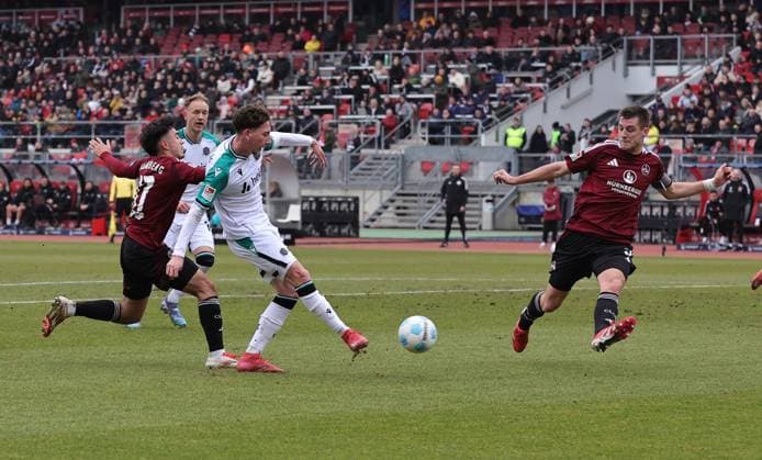 01 03 2025 Soccer season 2024 2025 2 Soccer Bundesliga 24 Matchday 1 FC Nürnberg FCN Club Hannover 96 H96 Sportfoto Zink DaMa xdaxmax DFL regulations prohibit any use of photographs as image sequences and or quasi video only for editorial use Jannik Rochelt 10, Hannover 96 H96 with shot on goal