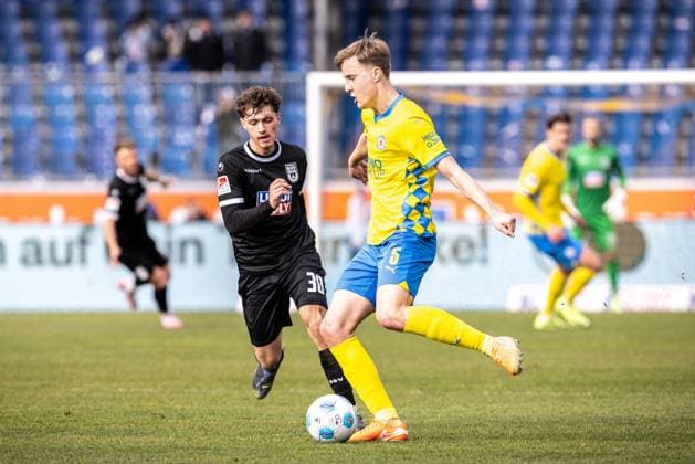 Soccer Men 2 Bundesliga 24 Matchday Season 2024 2025 SSV Ulm 1846 Football vs SV Elversberg 01 03 2025 Back after yellow red ban 30 Maurice Krattenmacher SSV Ulm 1846 Football , 5 Robert Ivanov Eintracht Braunschweig DFL regulations prohibit any use of photographs as image sequences and or quasi video Braunschweig Eintracht Stadion Niedersachsen Germany