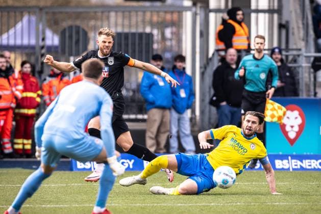 Soccer Men 2 Bundesliga 24 Matchday Season 2024 2025 SSV Ulm 1846 Football vs SV Elversberg 01 03 2025 5 Johannes Reichert C, SSV Ulm 1846 Football , 6 Ermin Bicakcic C, Eintracht Braunschweig DFL regulations prohibit any use of photographs as image sequences and or quasi video Braunschweig Eintracht Stadion Niedersachsen Germany