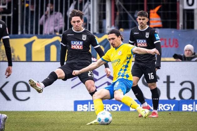 Soccer Men 2 Bundesliga 24 Matchday Season 2024 2025 SSV Ulm 1846 Football vs SV Elversberg 01 03 2025 23 Max Brandt SSV Ulm 1846 Football , 9 Rayan Philippe Eintracht Braunschweig DFL regulations prohibit any use of photographs as image sequences and or quasi video Braunschweig Eintracht Stadion Niedersachsen Germany