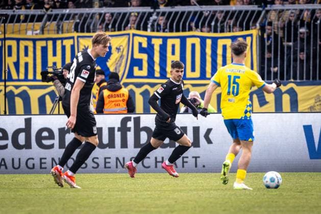 Soccer Men 2 Bundesliga 24 Matchday Season 2024 2025 SSV Ulm 1846 Football vs SV Elversberg 01 03 2025 38 Luka Hyryläinen SSV Ulm 1846 Football , 16 Aaron Keller SSV Ulm 1846 Football DFL regulations prohibit any use of photographs as image sequences and or quasi video Braunschweig Eintracht Stadion Niedersachsen Germany