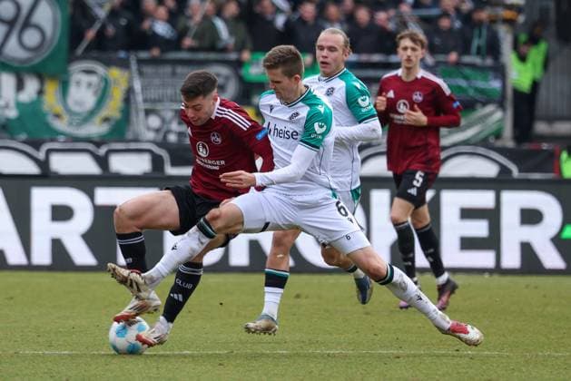 Sport Themen der Woche KW09 im Zweikampf, Aktion, mit Stefanos Tzimas 9 (1.FC Nuernberg), Fabian Kunze 6 (Hannover 96), 1. FC Nuernberg vs. Hannover 96, Fussball, 2. Bundesliga, 24. Spieltag, 01.03.2025 DFB regulations prohibit any use of photographs as image sequences and or quasi-video Nuernberg Bayern Deutschland *** in duel, action, with Stefanos Tzimas 9 1 FC Nuernberg , Fabian Kunze 6 Hannover 96 , 1 FC Nuernberg vs Hannover 96, Soccer, 2 Bundesliga, 24 Matchday, 01 03 2025 DFB regulations prohibit any use of photographs as image sequences and or quasi video Nuernberg Bayern Germany Copyright: xkolbert-press MartinxAgüerax
