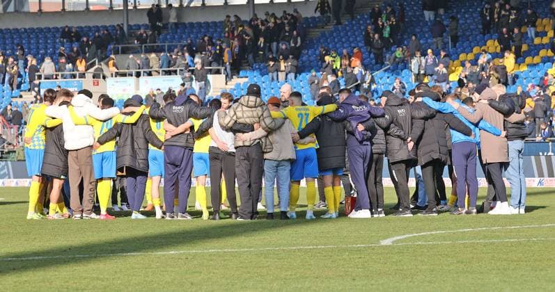Eintracht BS vs SSV Ulm 1846 Braunschweig, 01 03 2025, Soccer, Season 24 25, 2 Bundesliga, 24 Matchday, Eintracht Braunschweig vs SSV Ulm 1846, Picture shows team circle at Eintracht after the match Braunschweig
