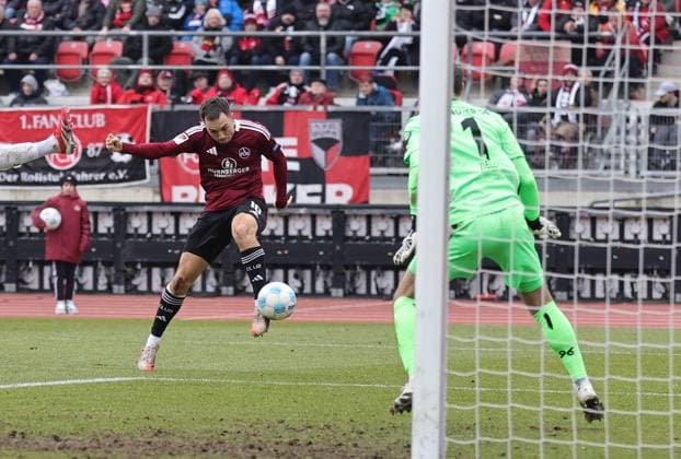 01 03 2025 Soccer season 2024 2025 2 Soccer Bundesliga 24 Matchday 1 FC Nürnberg FCN Club Hannover 96 H96 Sportfoto Zink DaMa xdaxmax DFL regulations prohibit any use of photographs as image sequences and or quasi video only for editorial use Julian Justvan 10, 1 FC Nürnberg FCN with shot on goal