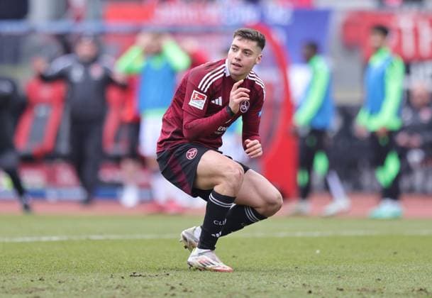 01 03 2025 Soccer Season 2024 2025 2 Soccer Bundesliga 24 Matchday 1 FC Nürnberg FCN Club Hannover 96 H96 Sportfoto Zink DaMa xdaxmax DFL regulations prohibit any use of photographs as image sequences and or quasi video only for editorial use Stefanos Tzimas 9, 1 FC Nürnberg FCN gesticulates disappointed disappointment