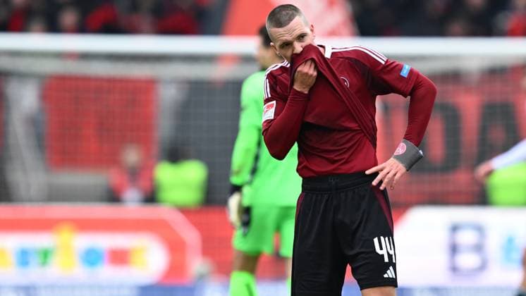01 03 2025 Soccer Season 2024 2025 2 Soccer Bundesliga 24 Matchday 1 FC Nürnberg FCN Club Hannover 96 H96 Sportfoto Zink xwoxzix DFL regulations prohibit any use of photographs as image sequences and or quasi video only for editorial use Ondrej Karafiat 44, 1 FC Nürnberg FCN disappointed Disappointment after the end of the match