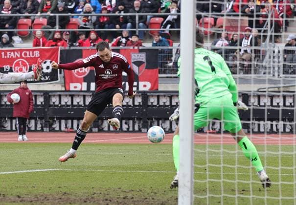 01 03 2025 Soccer season 2024 2025 2 Soccer Bundesliga 24 Matchday 1 FC Nürnberg FCN Club Hannover 96 H96 Sportfoto Zink DaMa xdaxmax DFL regulations prohibit any use of photographs as image sequences and or quasi video only for editorial use Julian Justvan 10, 1 FC Nürnberg FCN with shot on goal