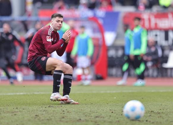 01 03 2025 Soccer Season 2024 2025 2 Soccer Bundesliga 24 Matchday 1 FC Nürnberg FCN Club Hannover 96 H96 Sportfoto Zink DaMa xdaxmax DFL regulations prohibit any use of photographs as image sequences and or quasi video only for editorial use Stefanos Tzimas 9, 1 FC Nürnberg FCN gesticulates disappointed disappointment