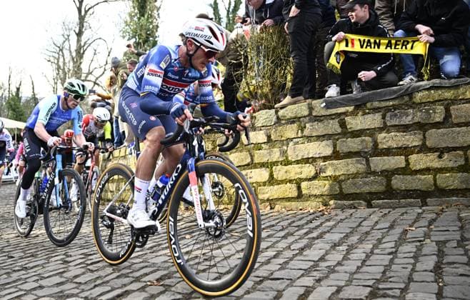 Belgian Yves Lampaert of Soudal Quick-Step on the Muur of Geraardsbergen during the men s one-day cycling race Omloop Het Nieuwsblad (UCI World Tour), 197 km from Gent to Ninove, Saturday 01 March 2025. JASPERxJACOBS  x113849120x