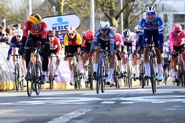 Omloop Het Nieuwsblad 2025 Cycling Race Ninove, Belgium - March 1 : Waerenskjold Søren (NOR) of Uno-X Mobility, Magnier Paul (FRA) of Soudal Quick-Step, Philipsen Jasper (BEL) of Alpecin-Deceuninck in the final sprint during the Men Elite UCI World Tour 80th Flanders Classics Omloop Het Nieuwsblad cycling race of 197 kms with start in Ghent and finish in Ninove on March 01, 2025 in Ninove, Belgium, 01 03 2025 ( Motordriver Kenny Verfaillie - Ninove Belgium  Copyright: xPeterxDexVoechtx