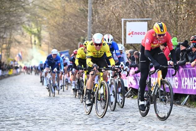 Omloop Het Nieuwsblad 2025 Cycling Race Ninove, Belgium - March 01 : Van Aert Wout (BEL) of Team Visma - Lease a Bike in action during the Men Elite UCI World Tour 80th Flanders Classics Omloop Het Nieuwsblad cycling race of 197 kms with start in Ghent and finish in Ninove on March 1, 2025 in Ninove, Belgium, 1 03 2025 ( Motordriver Kenny Verfaillie - Ninove Belgium  Copyright: xVincentxKalutx