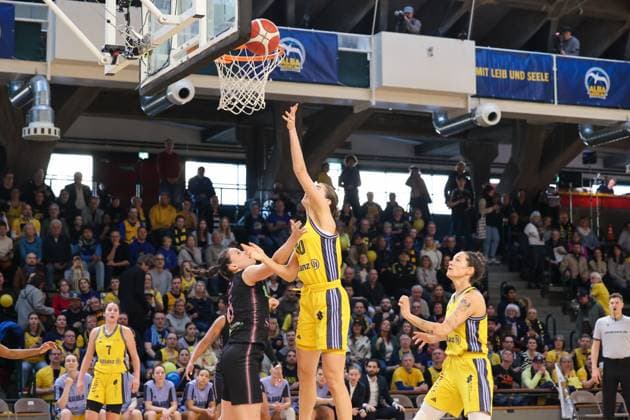 Maggie Mulligan Alba Berlin Women, 00 could successfully complete, DBBL Cup , 01 03 2025, Alba Women vs Saarlouis Royals, semi-final Berlin Berlin Germany Copyright: xFootbowl ThomasxSobotzkix