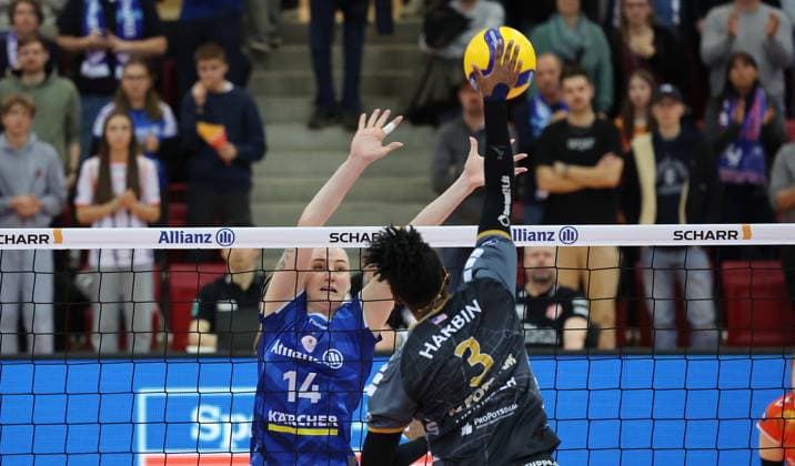 Stuttgart , Volleyball Bundesliga Women, Allianz MTV Stuttgart vs SC Potsdam , from left Kelsey Veltman Stgt Danielle Harbin Potsdam