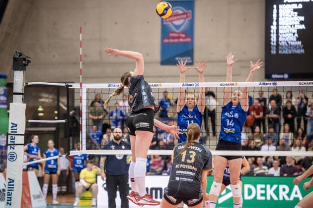 Eleanor Joyce Holthaus SC Potsdam, 06 vs Pauline Martin Allianz MTV Stuttgart, 11 and Kelsey Veltman Allianz MTV Stuttgart, 14 GER, Allianz MTV Stuttgart SC Potsdam, Volleyball Bundesliga, VBL, 2024 2025 season, 01 03 2025 GER, Allianz MTV Stuttgart SC Potsdam, Volleyball Bundesliga, VBL, 2024 2025 season, 01 03 2025 Stuttgart Copyright: xSandyxDinkelackerx EP_SDR