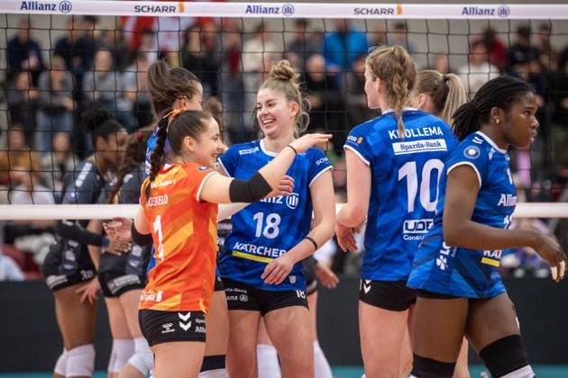 Pia Kaestner Allianz MTV Stuttgart, 18 in the middle cheering, joy with team GER, Allianz MTV Stuttgart SC Potsdam, Volleyball Bundesliga, VBL, season 2024 2025, 01 03 2025 GER, Allianz MTV Stuttgart SC Potsdam, Volleyball Bundesliga, VBL, season 2024 2025, 01 03 2025 Stuttgart Copyright: xSandyxDinkelackerx EP_SDR