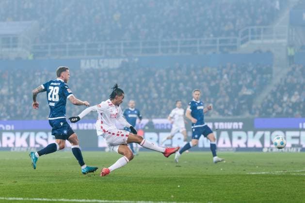 2 Soccer Bundesliga, Karlsruher SC 1 FC Köln 01 03 2025 duel Marcel Franke Karlsruher SC, 28 , Damion Downs 1 FC Köln, 42 shot on goal 2 Soccer Bundesliga, Karlsruher SC 1 FC Köln, Karlsruhe, BBBank Wildpark on 01 03 2025 DFL REGULATIONS PROHIBIT ANY USE OF PHOTOGRAPHS AS IMAGE SEQUENCES AND OR QUASI VIDEO Copyright: xBEAUTIFULxSPORTS Wunderlx