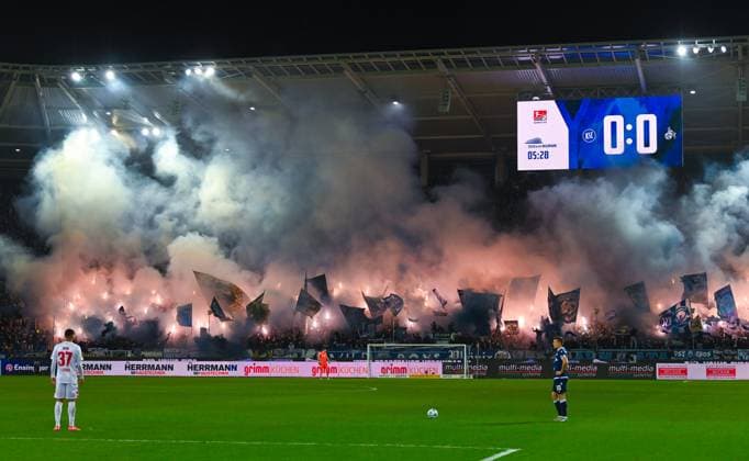 Smoke in the stadium during the 2 Bundesliga match between Karlsruher SC and 1 FC Köln at BBBank Wildpark on March 01, 2025 in Karlsruhe, Germany Photo by DeFodi Silas Schüller Smoke in the stadium during the 2 Bundesliga match between Karlsruher SC and 1 FC Köln at BBBank Wildpark on March 1, 2025 in Karlsruhe, Germany Photo by DeFodi Silas Schüller DFB DFL REGULATIONS PROHIBIT ANY USE OF PHOTOGRAPHS AS IMAGE SEQUENCES AND OR QUASI VIDEO Photo by Silas Schueller DeFodi Images
