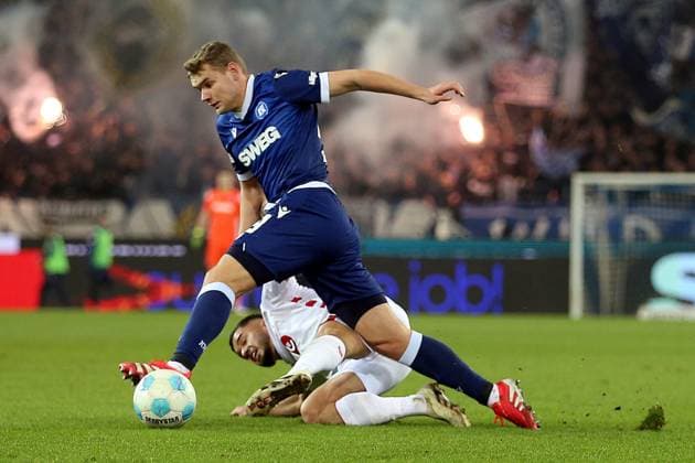 01 03 2025, xrekx, Fußball 2 Bundesliga, Karlsruher SC 1 FC Köln v l Jusuf Gazibegovic 1 FC Koeln Lasse Günther Guenther Karlsruher SC Zweikampf, Aktion, action, battle for the ball DFL DFB REGULATIONS PROHIBIT ANY USE OF PHOTOGRAPHS as IMAGE SEQUENCES and or QUASI VIDEO Karlsruhe