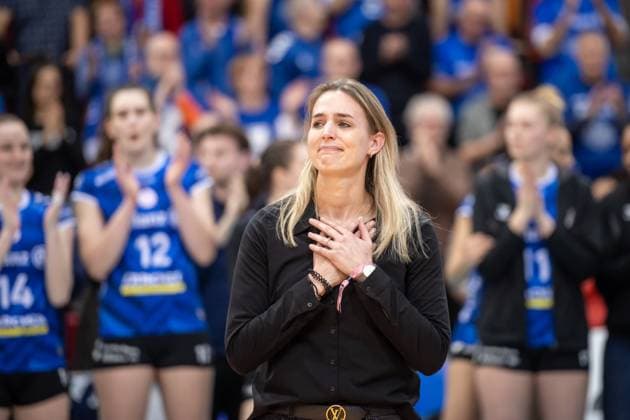 Visibly emotional farewell for Kim Oszvald Renkem at the farewell ceremony in Stuttgart GER, Allianz MTV Stuttgart SC Potsdam, Volleyball Bundesliga, VBL, 2024 2025 season, 01 03 2025 GER, Allianz MTV Stuttgart SC Potsdam, Volleyball Bundesliga, VBL, 2024 2025 season, 01 03 2025 Stuttgart Copyright: xSandyxDinkelackerx EP_SDR