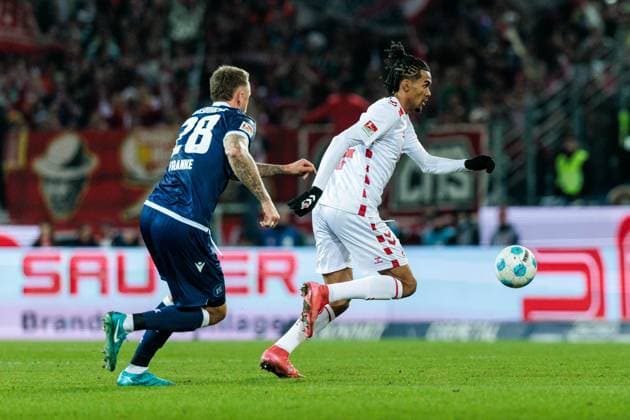 2 Soccer Bundesliga, Karlsruher SC 1 FC Köln 01 03 2025 duel Marcel Franke Karlsruher SC, 28 , Damion Downs 1 FC Köln, 42 2 Soccer Bundesliga, Karlsruher SC 1 FC Köln, Karlsruhe, BBBank Wildpark am 01 03 2025 DFL REGULATIONS PROHIBIT ANY USE OF PHOTOGRAPHS AS IMAGE SEQUENCES AND OR QUASI VIDEO Copyright: xBEAUTIFULxSPORTS Wunderlx