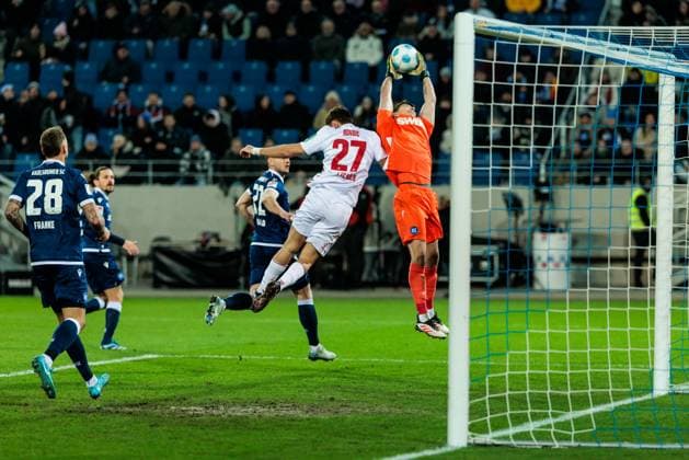 2 Soccer Bundesliga, Karlsruher SC 1 FC Köln 01 03 2025 duel Imad Rondic 1 FC Köln, 27 , Max Weiß Karlsruher SC, 1 2 Soccer Bundesliga, Karlsruher SC 1 FC Köln, Karlsruhe, BBBank Wildpark am 01 03 2025 DFL REGULATIONS PROHIBIT ANY USE OF PHOTOGRAPHS AS IMAGE SEQUENCES AND OR QUASI VIDEO Copyright: xBEAUTIFULxSPORTS Wunderlx