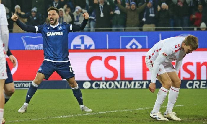 01 03 2025, xmohx, Soccer 2 Bundesliga, Karlsruher SC 1 FC Köln v l Fabian Schleusener Karlsruhe celebrates Christoph Kobalds 1 0 DFL DFB REGULATIONS PROHIBIT ANY USE OF PHOTOGRAPHS as IMAGE SEQUENCES and or QUASI VIDEO Karlsruhe