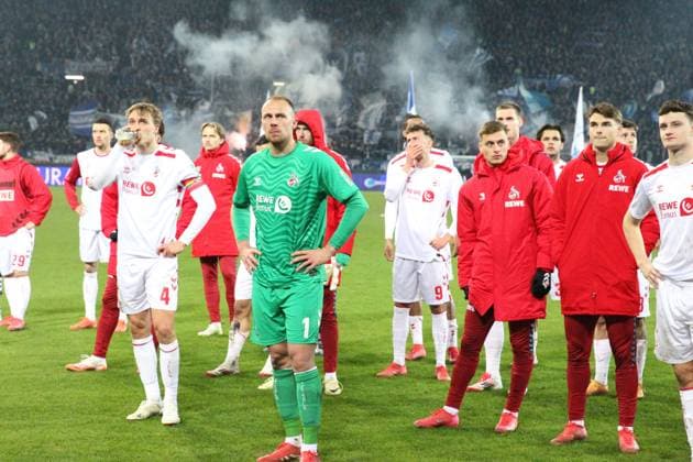 01 03 2025, xrekx, Soccer 2 Bundesliga, Karlsruher SC 1 FC Köln v l Fc Koeln The team in front of the guest block DFL DFB REGULATIONS PROHIBIT ANY USE OF PHOTOGRAPHS as IMAGE SEQUENCES and or QUASI VIDEO Karlsruhe