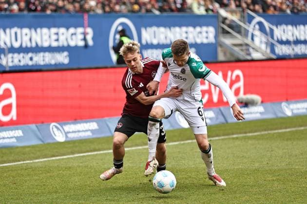 Fabian Kunze, HÂ 96, and Tim Janisch, FCN, in the second round match of the 2024 2025 season between 1 FC Nuremberg and Hannover 96 1 2 in Nuremberg 01 03 2025