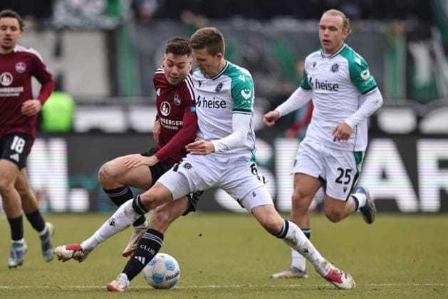 Stefanos Tzimas, FCN, and Fabian Kunze, HÂ 96, in the second round match of the 2024 2025 season between 1 FC Nuremberg and Hannover 96 1 2 in Nuremberg 01 03 2025