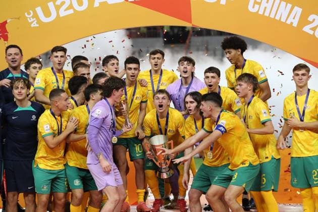 Sport Themen der Woche KW09 Sport Bilder des Tages (250302) -- SHENZHEN, March 2, 2025 -- Team Australia celebrate during the awarding ceremony after the final between Australia and Saudi Arabia of AFC U20 Asian Cup football tournament in Shenzhen, south China s Guangdong Province, March 1, 2025. ) (SP)CHINA-SHENZHEN-FOOTBALL-AFC U20-FINAL-AUS VS KSA (CN) LixXulun 