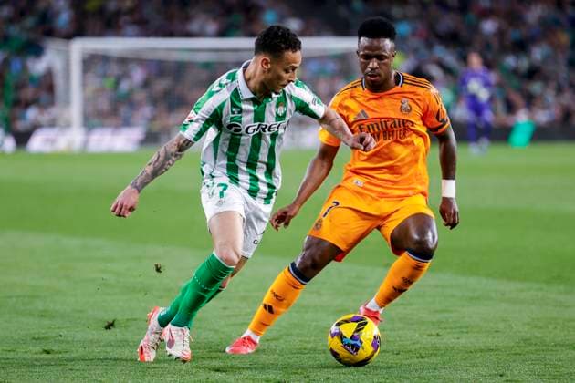 Real Betis Balompie v Real Madrid CF - La Liga EA Sports Vinicius Junior of Real Madrid competes for the ball with Antony of Real Betis during the La Liga EA Sports match between Real Betis and Real Madrid at Benito Villamarin in Seville, Spain, on March 1, 2025. Seville Spain  Copyright: xDAXxImagesx originalFilename:daximages-realbeti250301_np18U.jpg