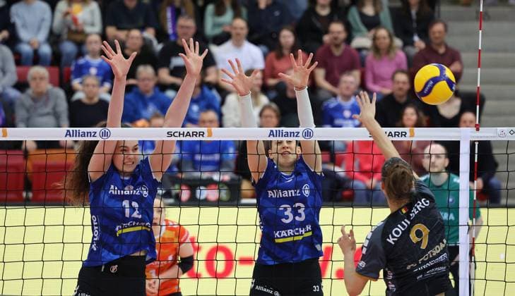 Stuttgart , Volleyball Bundesliga Women, Allianz MTV Stuttgart vs SC Potsdam , from left Licia Varela Gomez Maria Segura Palleres Stgt Anna Koulberg Potsdam