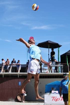GJ Gardner Beach volleyball, Beachvolleyball womens final Derek Bradford during the GJ Gardner beach volleyball bronze final at Main Beach in Mt Maunganui, Tauranga, New Zealand on Sunday March 02, 2025. Mt Maunganui, Tauranga Main Beach BOP New Zealand Copyright: xAaronxGillionsx 20250302Volleyball_095