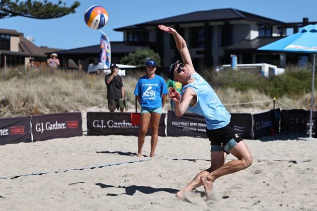 GJ Gardner Beach volleyball, Beachvolleyball mens final Brad Fuller during the GJ Gardner beach volleyball mens final at Main Beach in Mt Maunganui, Tauranga, New Zealand on Sunday March 02, 2025. Mt Maunganui, Tauranga Main Beach BOP New Zealand Copyright: xAaronxGillionsx 20250302Vollyball_021