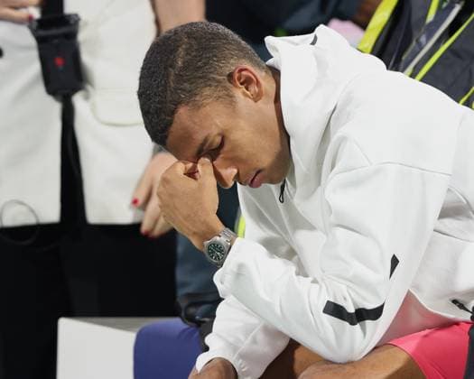 Felix Auger Aliassime sits on the bench after the defeat, Final,Final,Dubai Duty Free Tennis Championships, Dubai, U A E Copyright: xJuergenxHasenkopfx