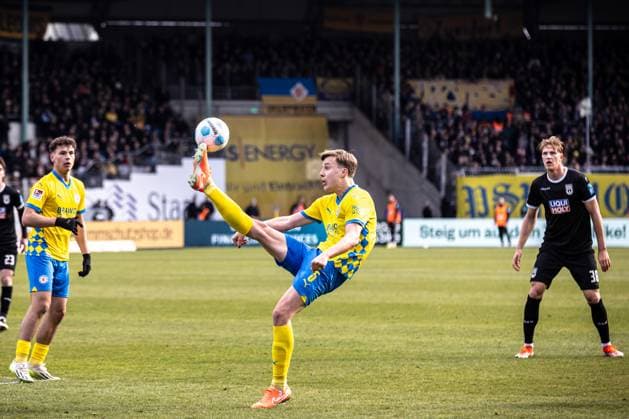 Soccer Men 2 Bundesliga 24 Matchday Season 2024 2025 Eintracht Braunschweig vs SSV Ulm 1846 Soccer 01 03 2025 5 Robert Ivanov Eintracht Braunschweig DFL regulations prohibit any use of photographs as image sequences and or quasi video Braunschweig Eintracht Stadion Niedersachsen Germany