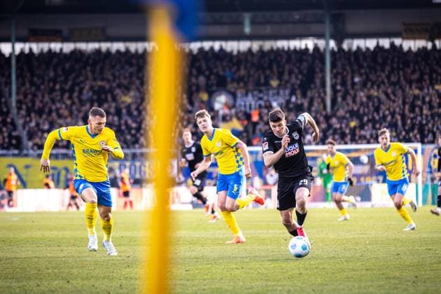 Soccer Men 2 Bundesliga 24 Matchday Season 2024 2025 Eintracht Braunschweig vs SSV Ulm 1846 Soccer 01 03 2025 27 Sven Koehler Eintracht Braunschweig , 29 Semir Telalovic SSV Ulm 1846 Soccer DFL regulations prohibit any use of photographs as image sequences and or quasi video Braunschweig Eintracht Stadion Niedersachsen Germany