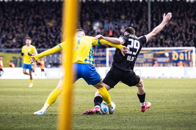 Soccer Men 2 Bundesliga 24 Matchday Season 2024 2025 Eintracht Braunschweig vs SSV Ulm 1846 Soccer 01 03 2025 27 Sven Koehler Eintracht Braunschweig , 29 Semir Telalovic SSV Ulm 1846 Soccer DFL regulations prohibit any use of photographs as image sequences and or quasi video Braunschweig Eintracht Stadion Niedersachsen Germany