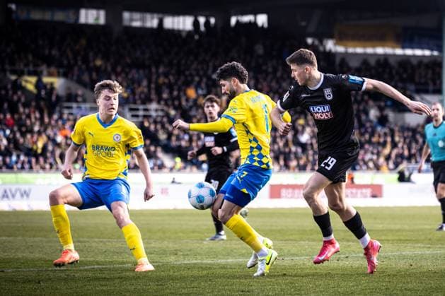 Soccer Men 2 Bundesliga 24 Matchday Season 2024 2025 Eintracht Braunschweig vs SSV Ulm 1846 Soccer 01 03 2025 7 Fabio Kaufmann Eintracht Braunschweig , 29 Semir Telalovic SSV Ulm 1846 Soccer DFL regulations prohibit any use of photographs as image sequences and or quasi video Braunschweig Eintracht Stadion Niedersachsen Germany